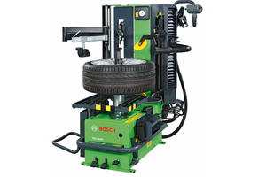 Leverless fully hydrolic tyre changer with two speeds, fast tyre inflation, pneumatic bead depressor, tyre lift and new pneumatic centering system (without manual locking). Fully equipped for changing RFT and UHP tyres with automatic positioning function for the second bead breaker and mounting head.